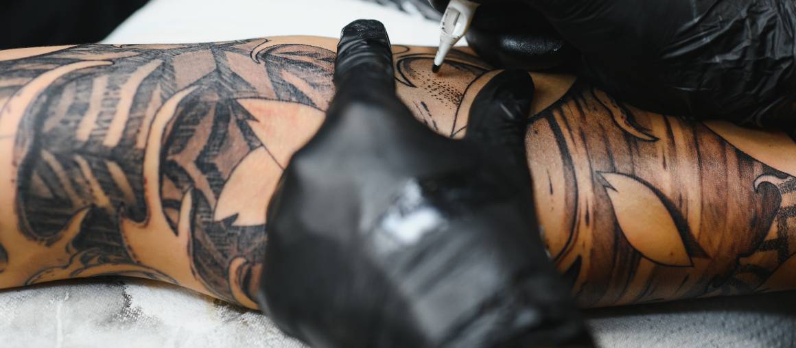 Vermindert het gebruik van CBD-olie voor het zetten van een tatoeage de pijn?