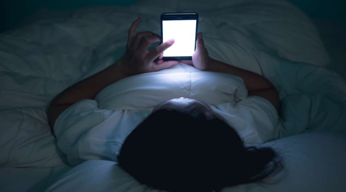 hoe beïnvloedt sociale media de slaap